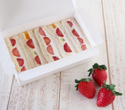 reDESSERT KITCEN-fruitsand-strawberry3817.JPG